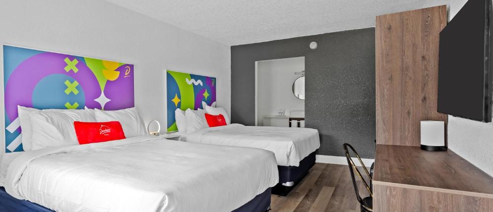 Queen Room with Two Queen Beds interior